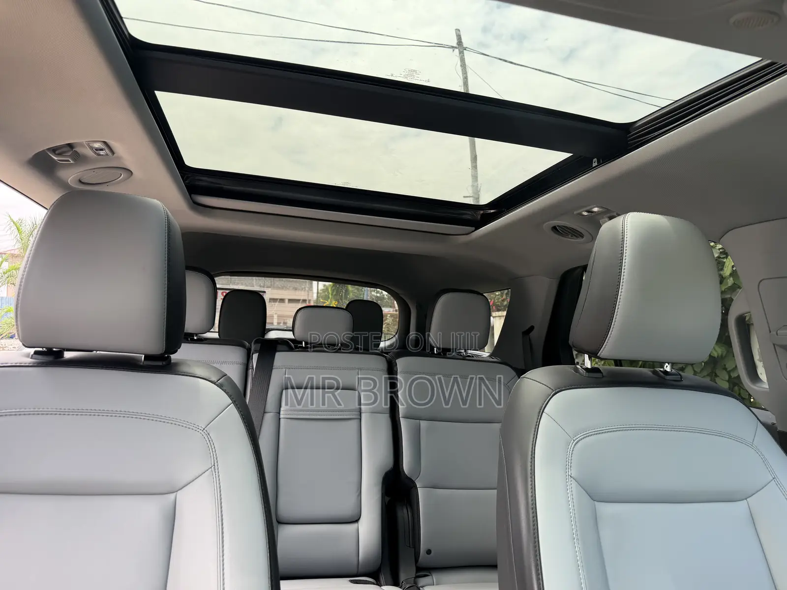 Ford Explorer XLT 2022 Silver