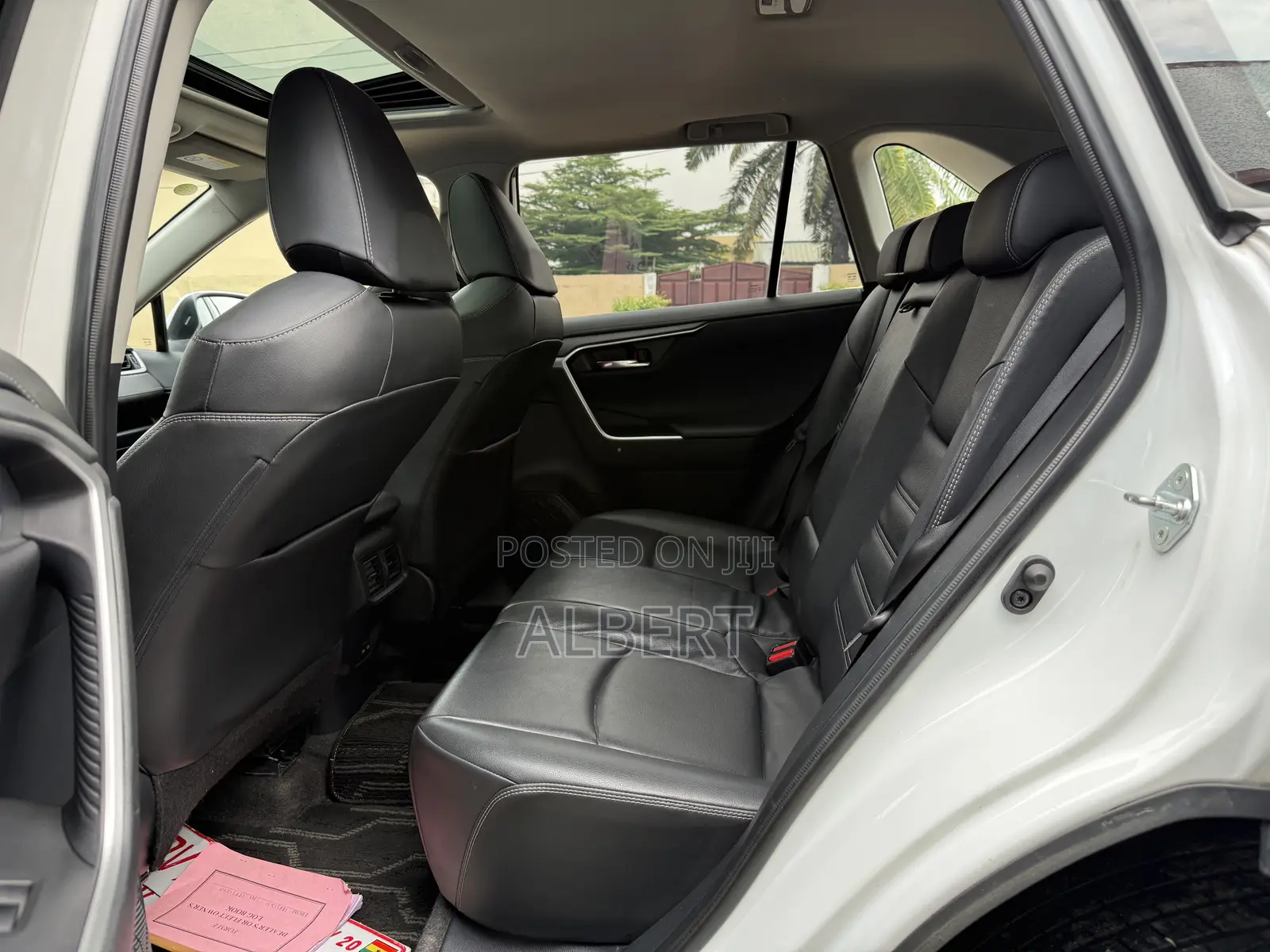 Toyota RAV4 XLE Premium AWD 2023 White