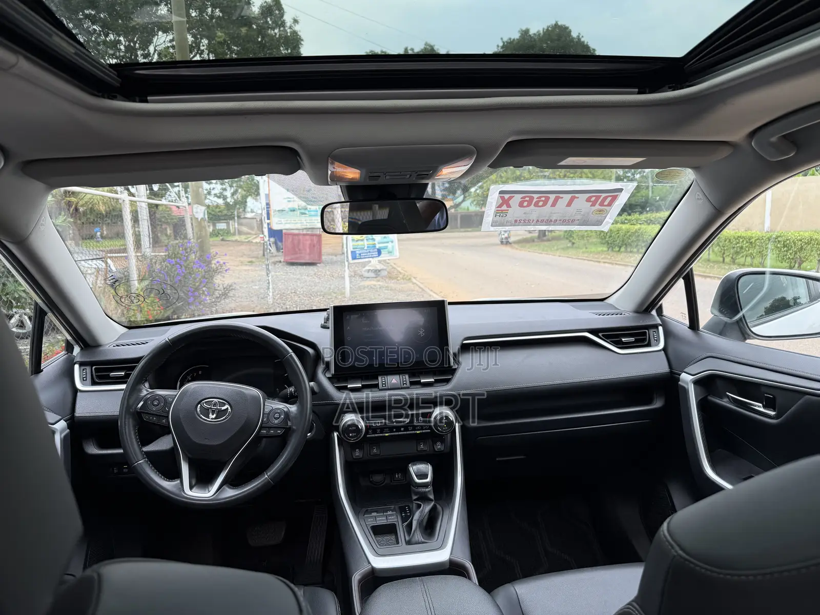 Toyota RAV4 XLE Premium AWD 2023 White