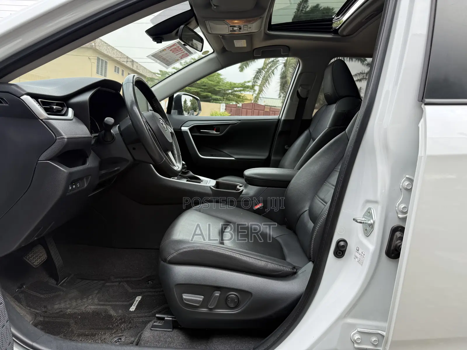 Toyota RAV4 XLE Premium AWD 2023 White