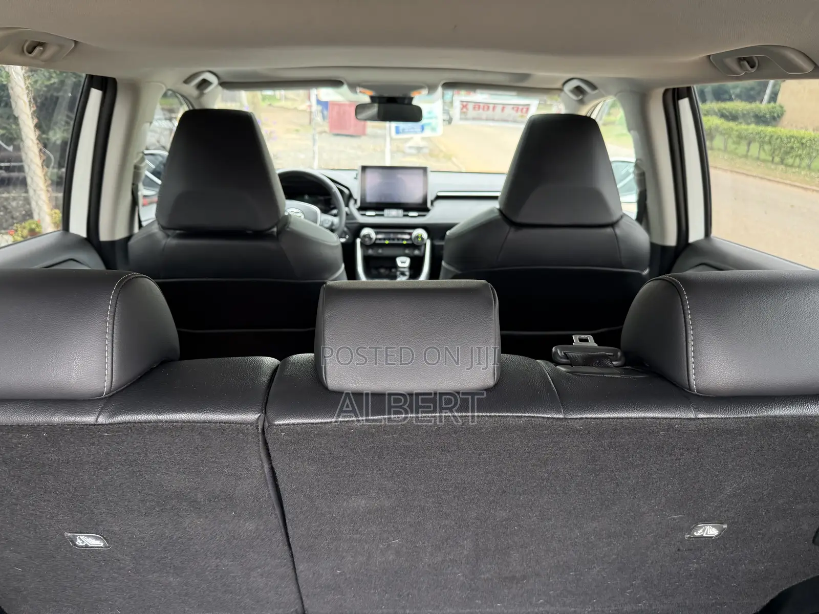 Toyota RAV4 XLE Premium AWD 2023 White