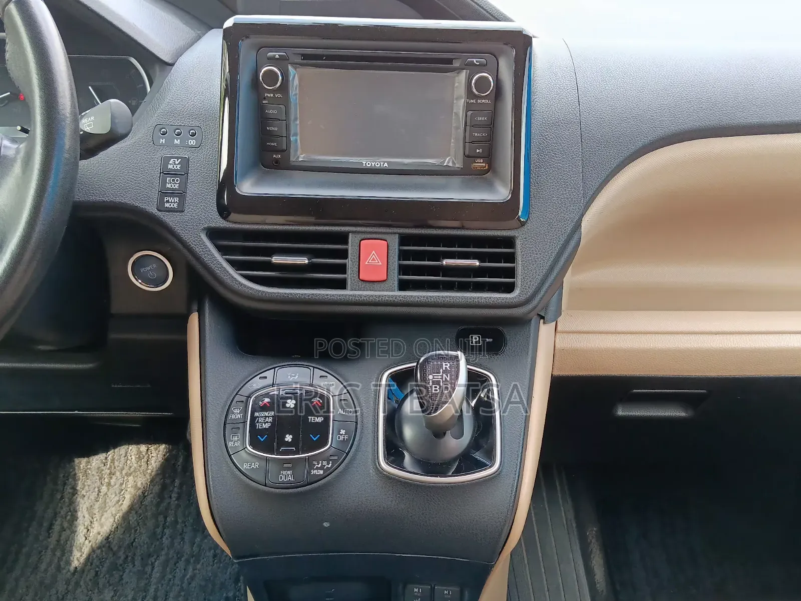 Toyota Noah 2015 Brown