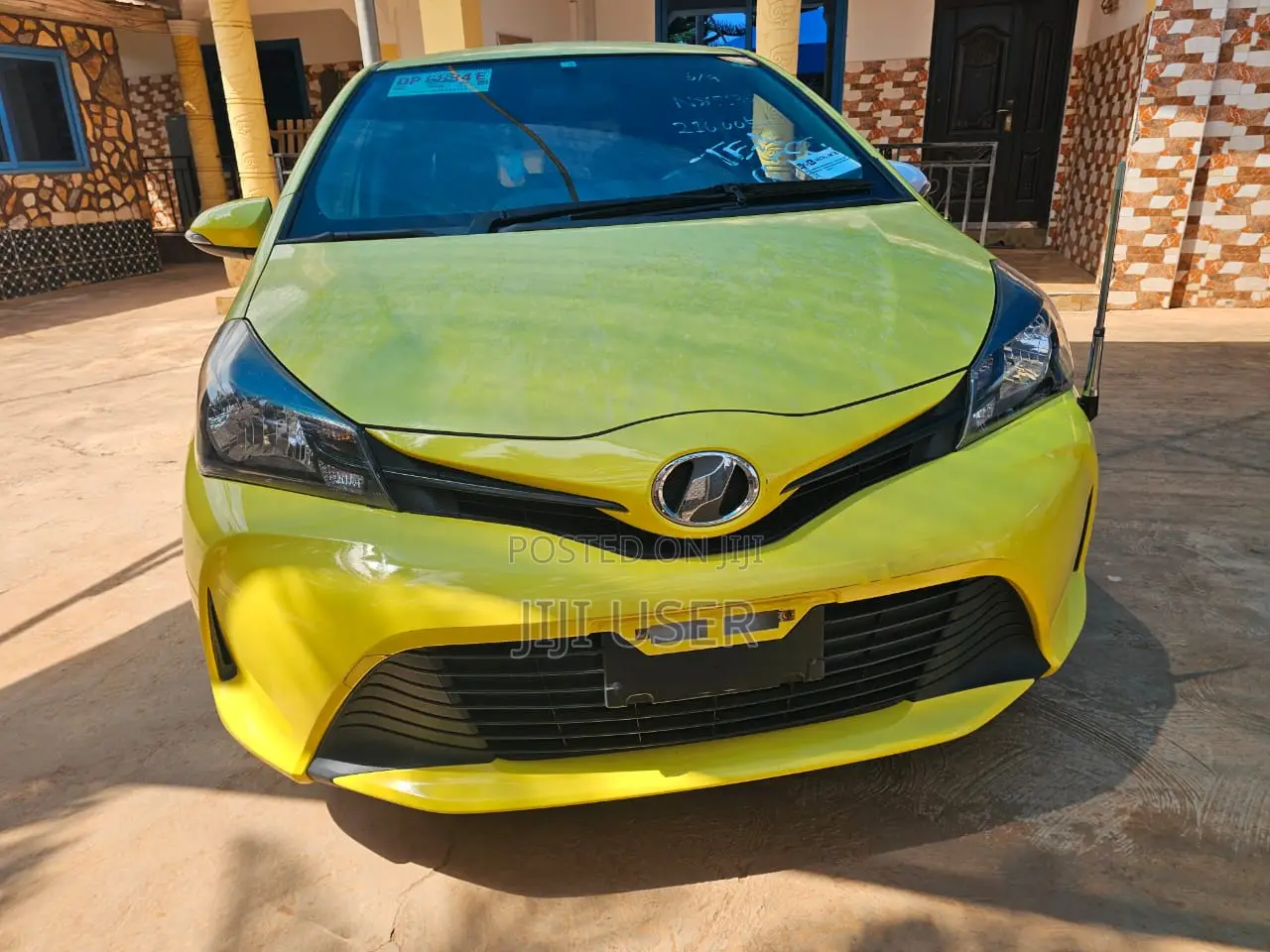 Toyota Vitz 2014 Yellow