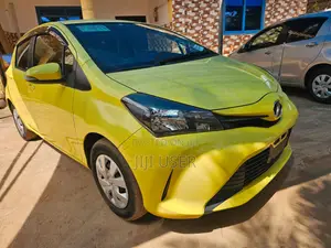 Toyota Vitz 2014 Yellow