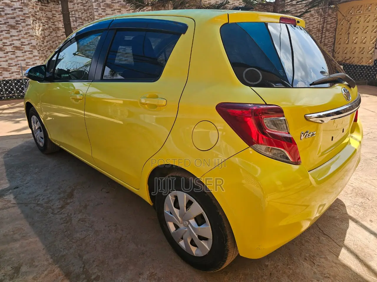 Toyota Vitz 2014 Yellow