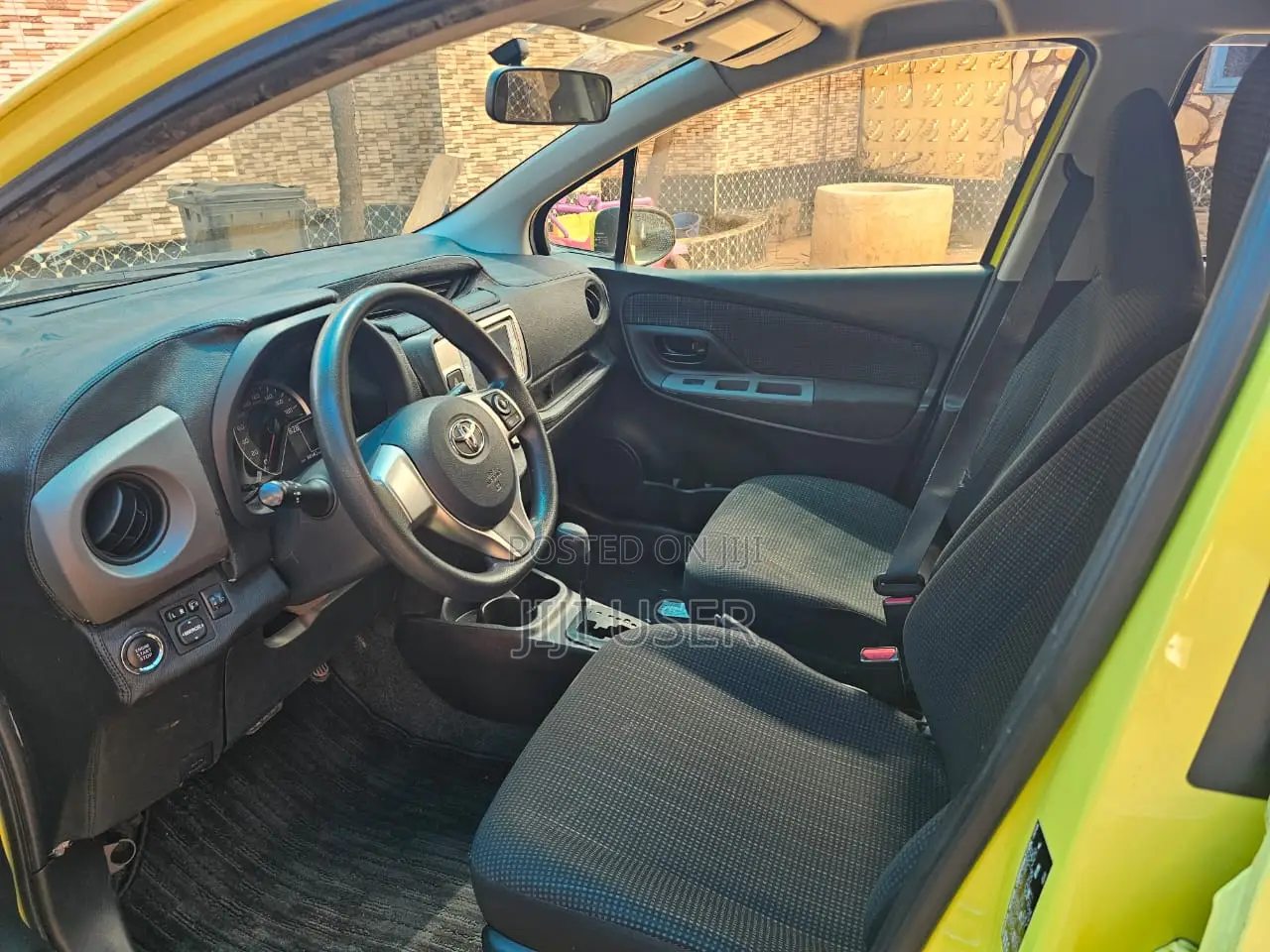 Toyota Vitz 2014 Yellow