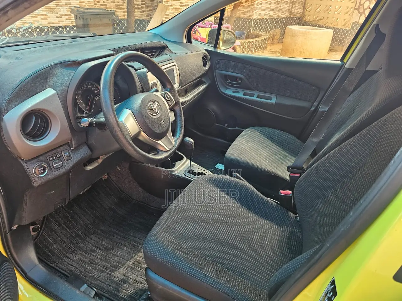 Toyota Vitz 2014 Yellow