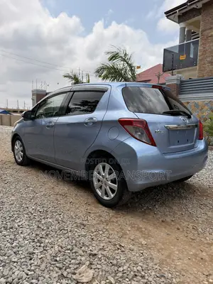 Toyota Vitz 1.3 FWD 5dr 2011 Blue