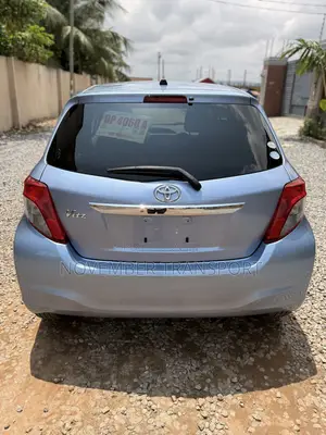 Toyota Vitz 1.3 FWD 5dr 2011 Blue