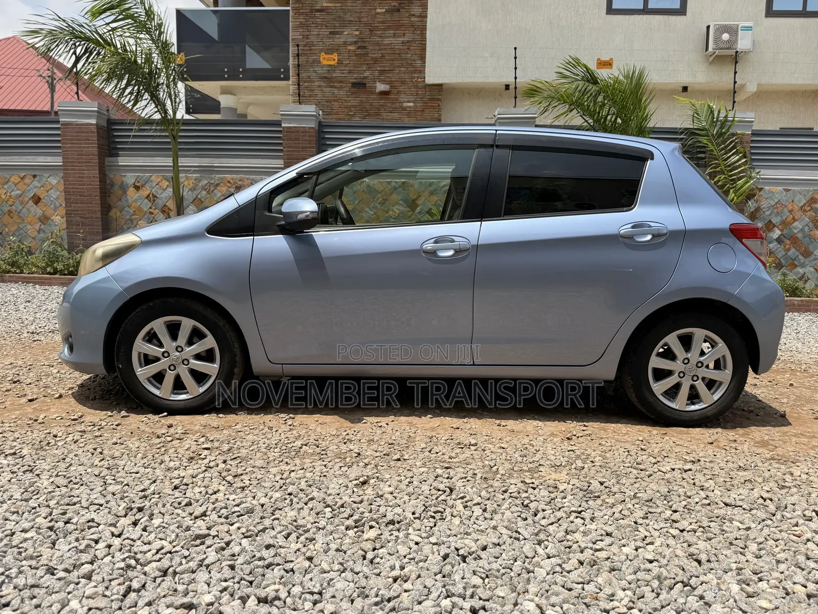 Toyota Vitz 1.3 FWD 5dr 2011 Blue