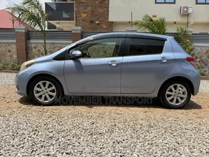 Toyota Vitz 1.3 FWD 5dr 2011 Blue