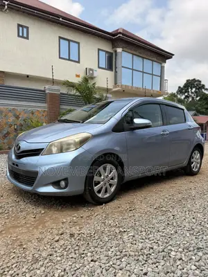 Toyota Vitz 1.3 FWD 5dr 2011 Blue