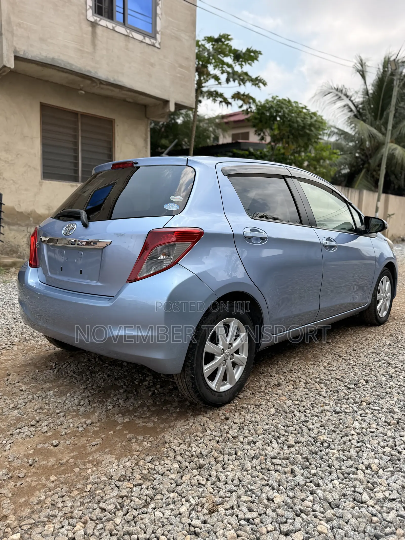 Toyota Vitz 1.3 FWD 5dr 2011 Blue