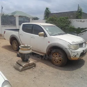 Mitsubishi Pick Up