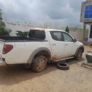 Mitsubishi Pick Up