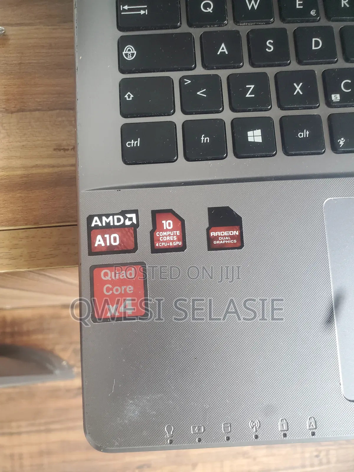 Laptop Asus 8GB AMD A10 HDD+SSD 750GB