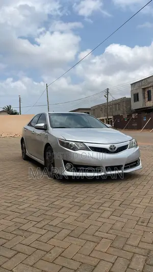 Toyota Camry SE 4dr Sedan w/Prod. End 11/13 (2.5L 4cyl 6A) 2014 Silver