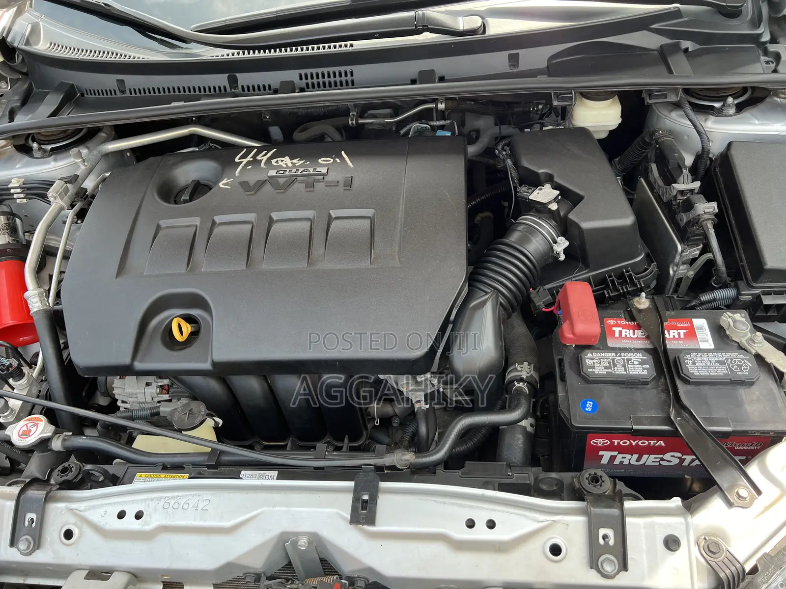 Toyota Corolla LE (1.8L 4cyl 2A) 2018 Silver