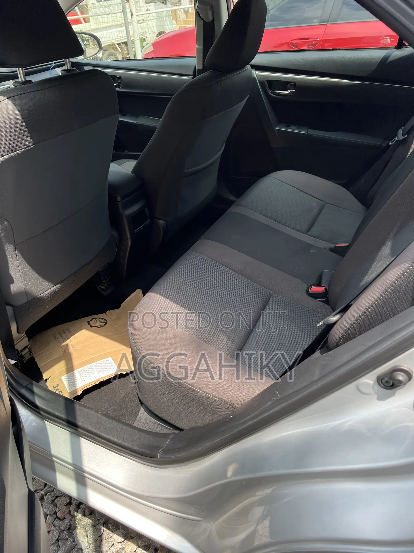 Toyota Corolla LE (1.8L 4cyl 2A) 2018 Silver