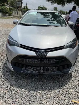Toyota Corolla LE (1.8L 4cyl 2A) 2018 Silver