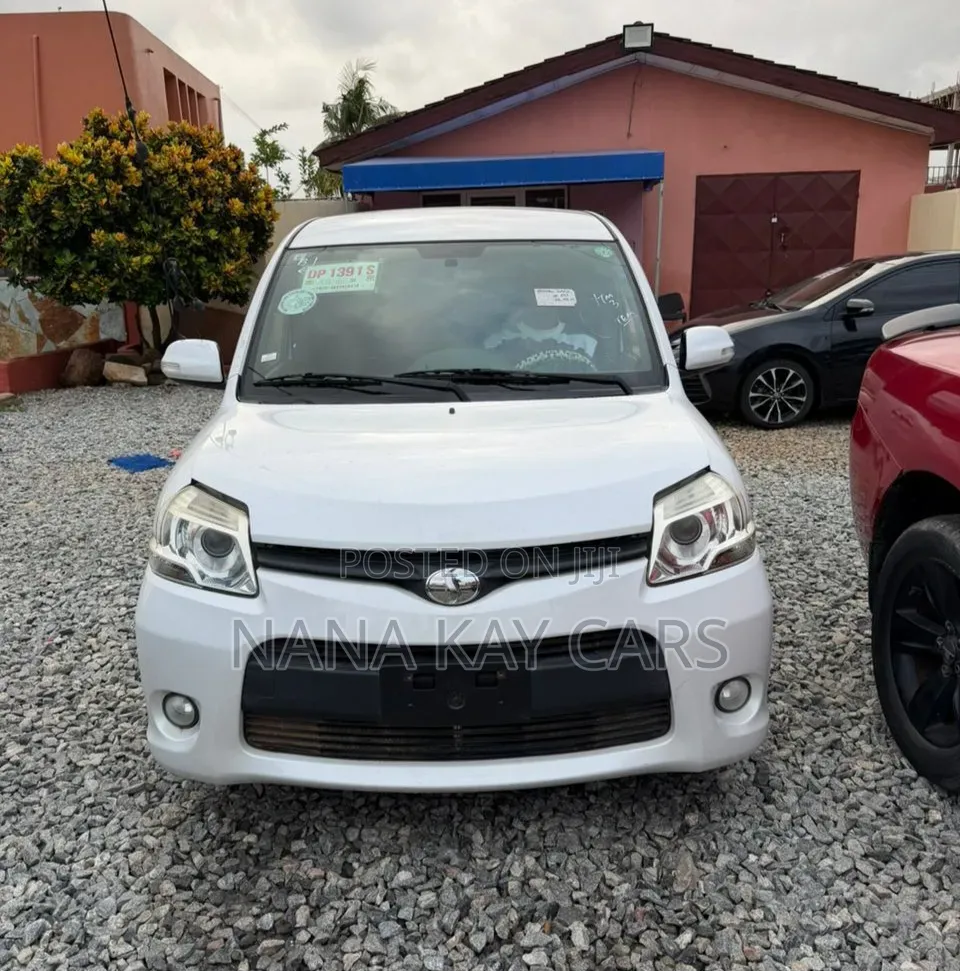 Toyota Sienta 1.5 AWD 2015 White