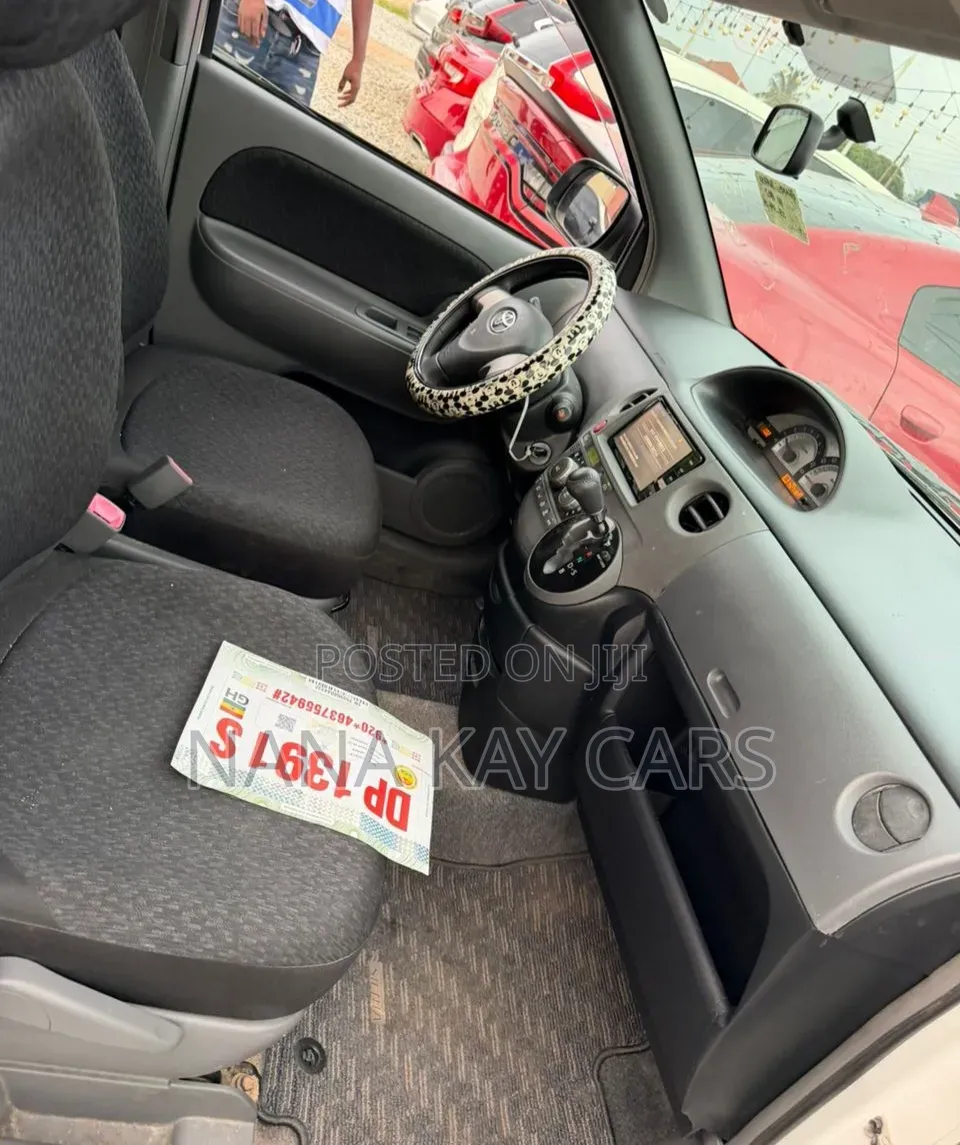 Toyota Sienta 1.5 AWD 2015 White