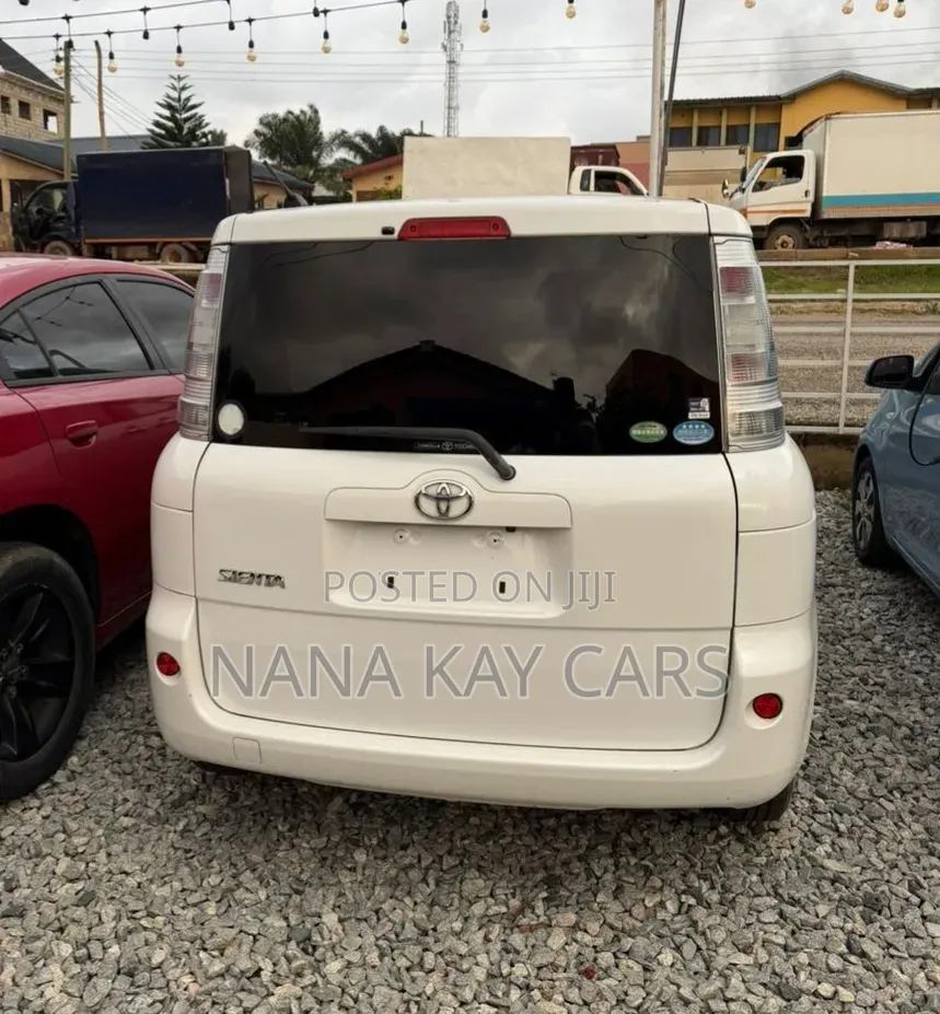 Toyota Sienta 1.5 AWD 2015 White