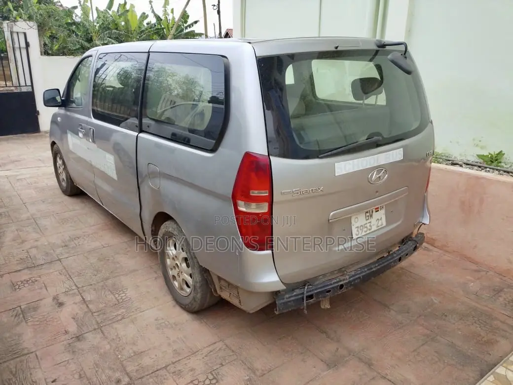 Hyundai Starex 2015 Silver