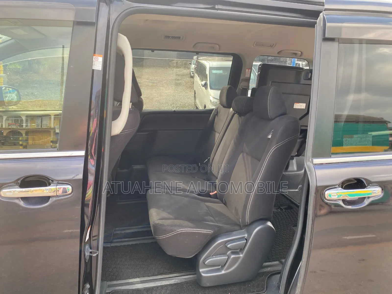 Toyota Esquire 2016 Black