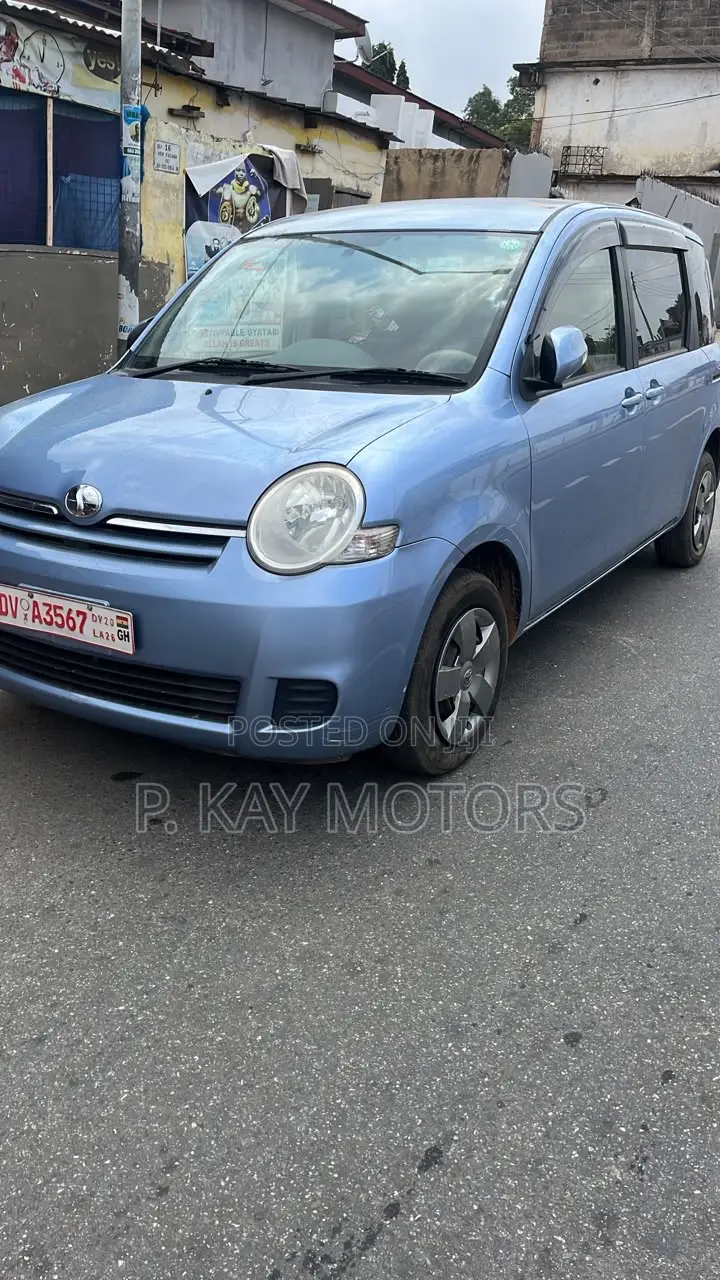 Toyota Sienta 1.5 FWD 2013 Blue