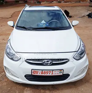 Hyundai Accent SE Hatchback 2017 White