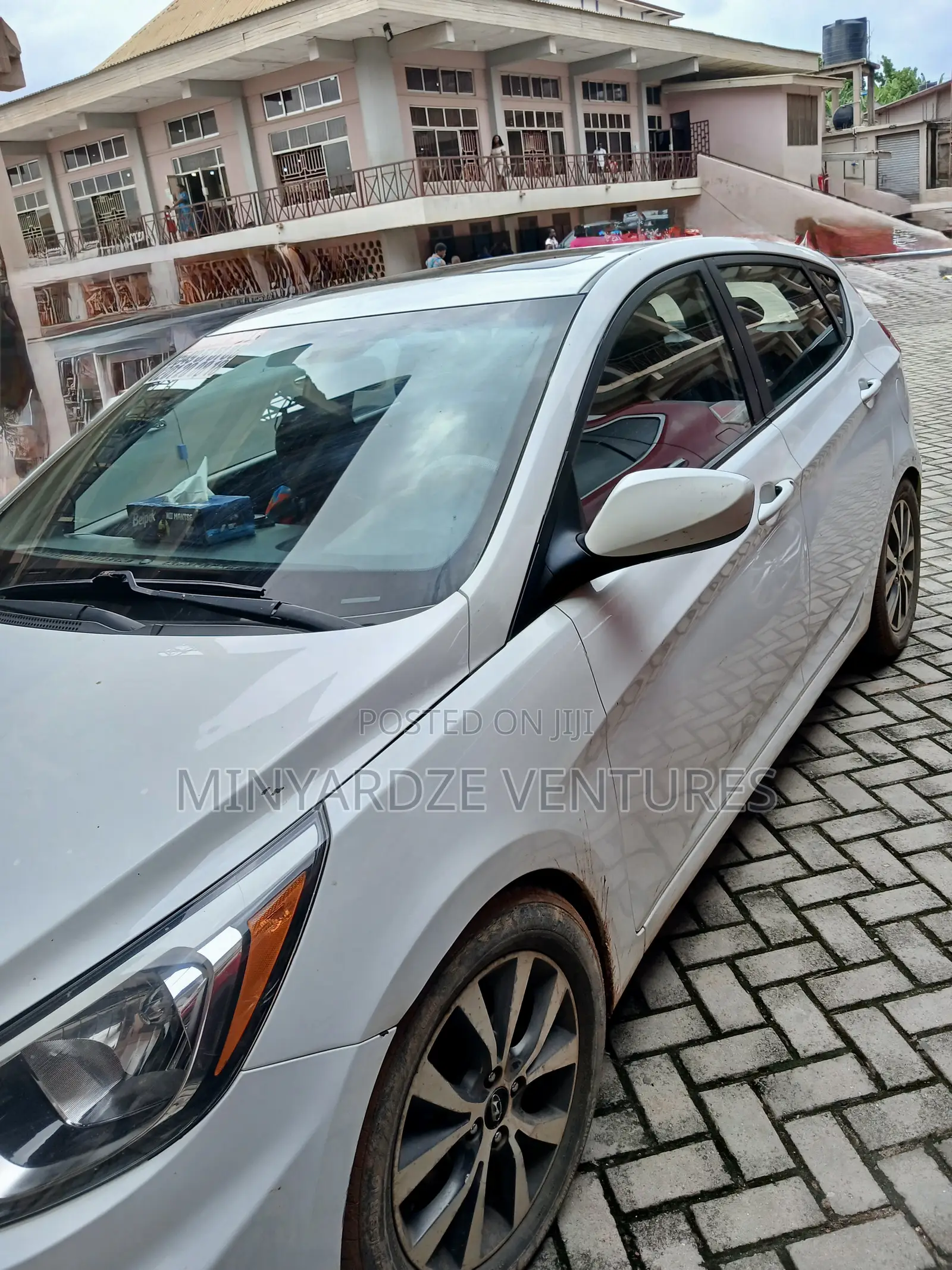 Hyundai Accent SE Hatchback 2017 White