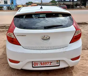 Hyundai Accent SE Hatchback 2017 White