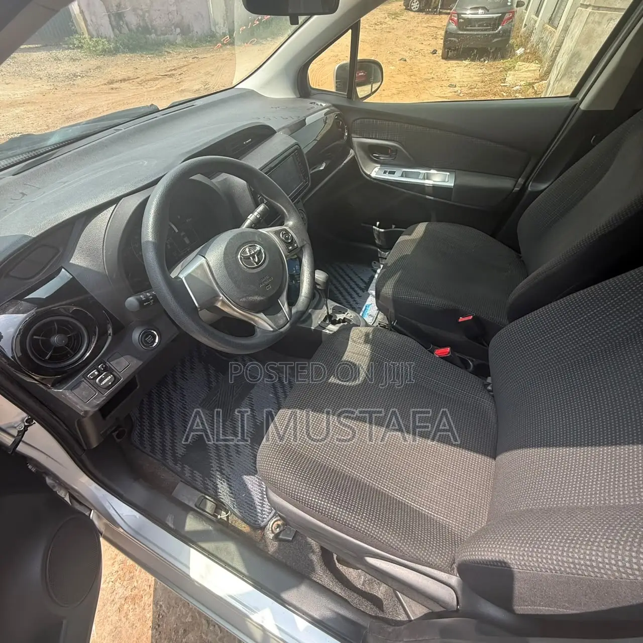 Toyota Vitz 2015 Silver