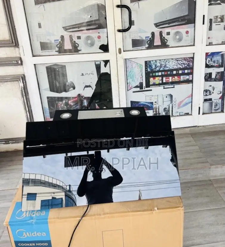 Extremely Affordable Midea 90j72-B Tempered Glass Heat Extractor.