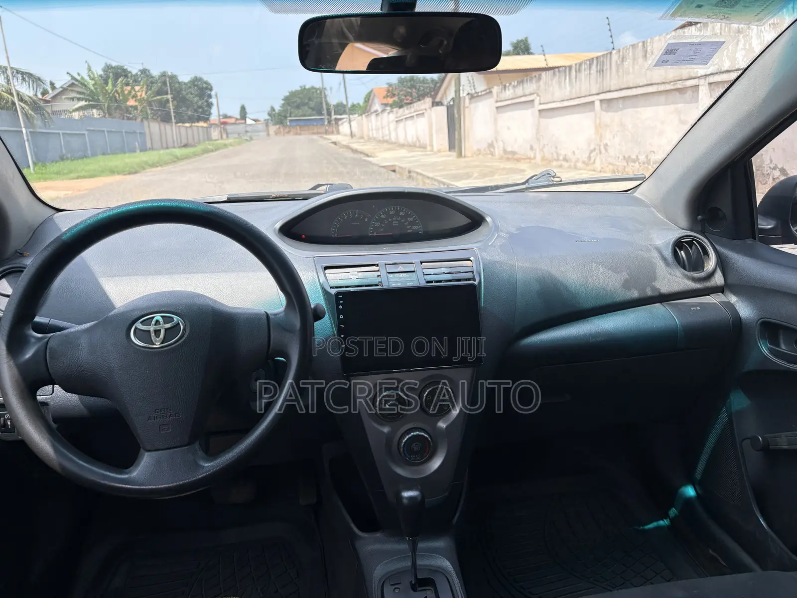 Toyota Yaris Base Sedan 4dr 2010 Red