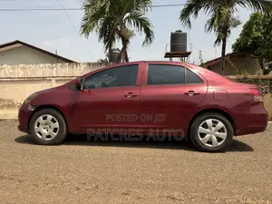 Toyota Yaris Base Sedan 4dr 2010 Red