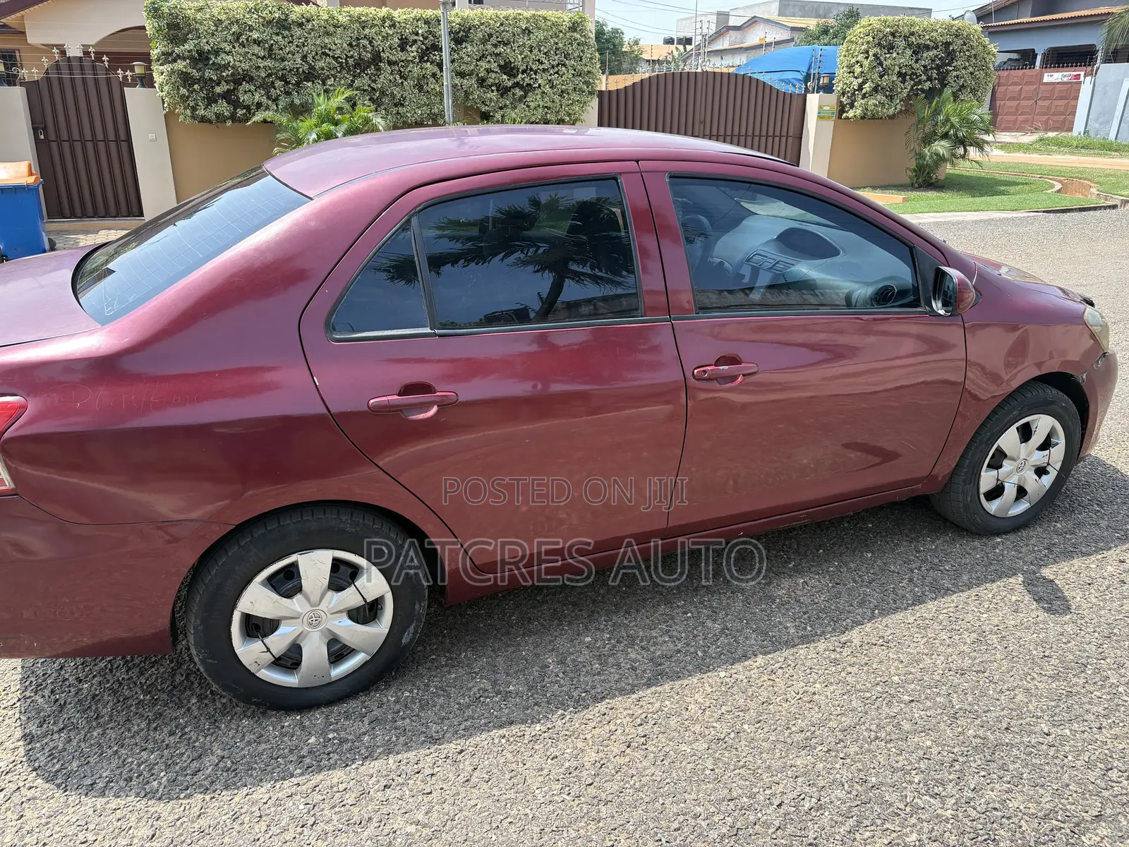 Toyota Yaris Base Sedan 4dr 2010 Red