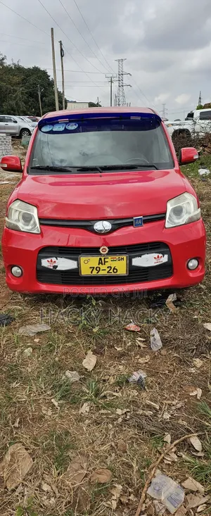 Toyota Sienta 2013 Red
