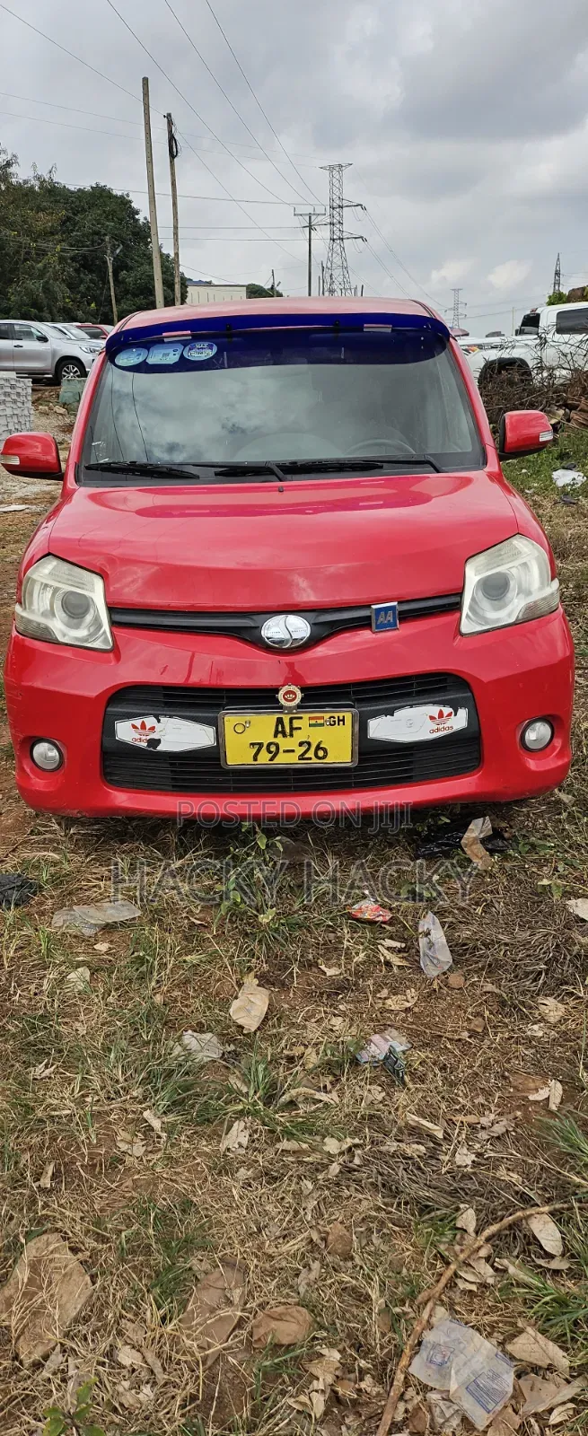 Toyota Sienta 2013 Red