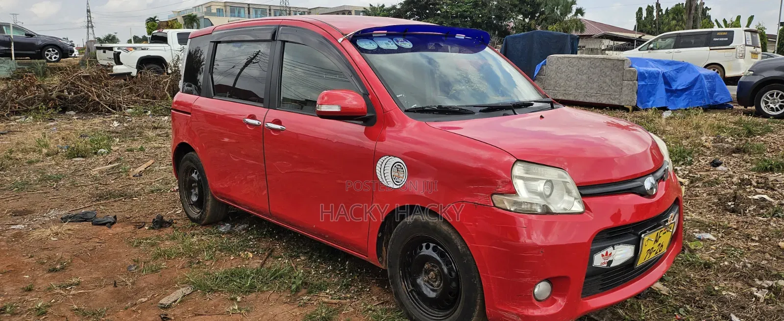 Toyota Sienta 2013 Red