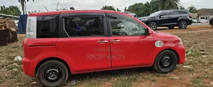 Toyota Sienta 2013 Red