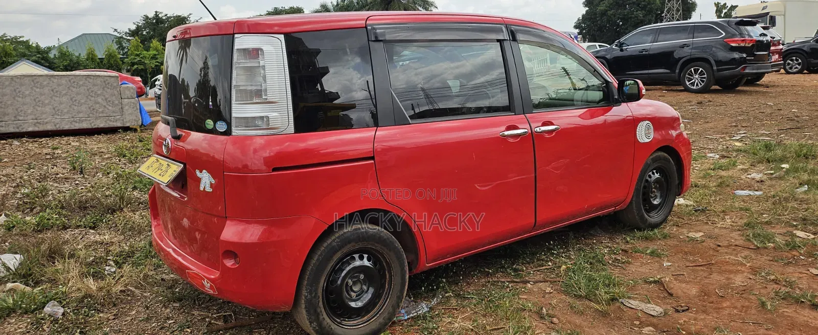 Toyota Sienta 2013 Red