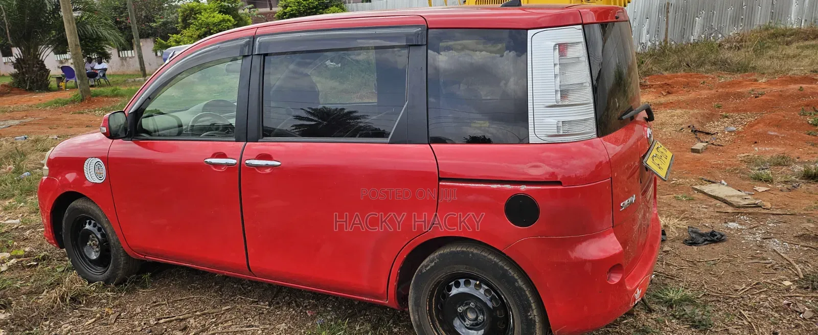 Toyota Sienta 2013 Red