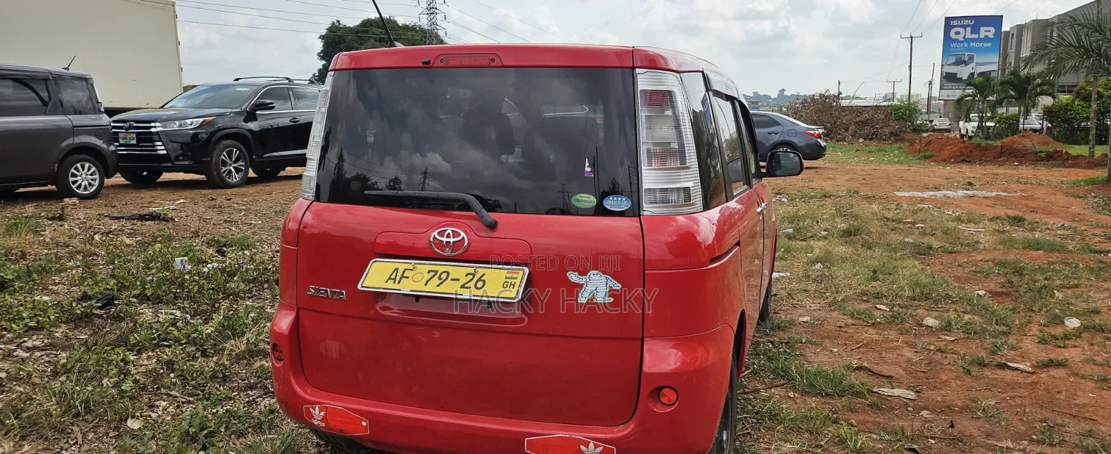 Toyota Sienta 2013 Red