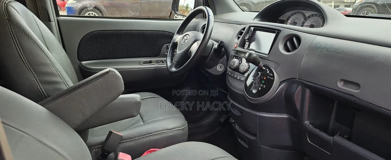 Toyota Sienta 2013 Red