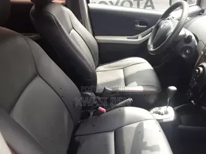 Toyota Yaris 2010 Black