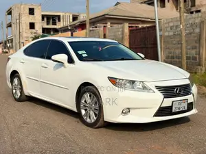 Lexus ES 350 FWD 2015 White