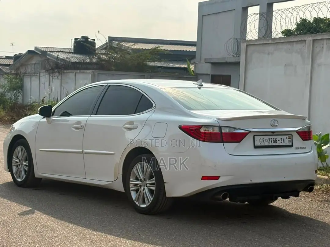 Lexus ES 350 FWD 2015 White