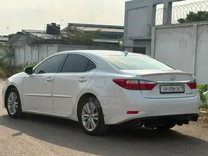 Lexus ES 350 FWD 2015 White